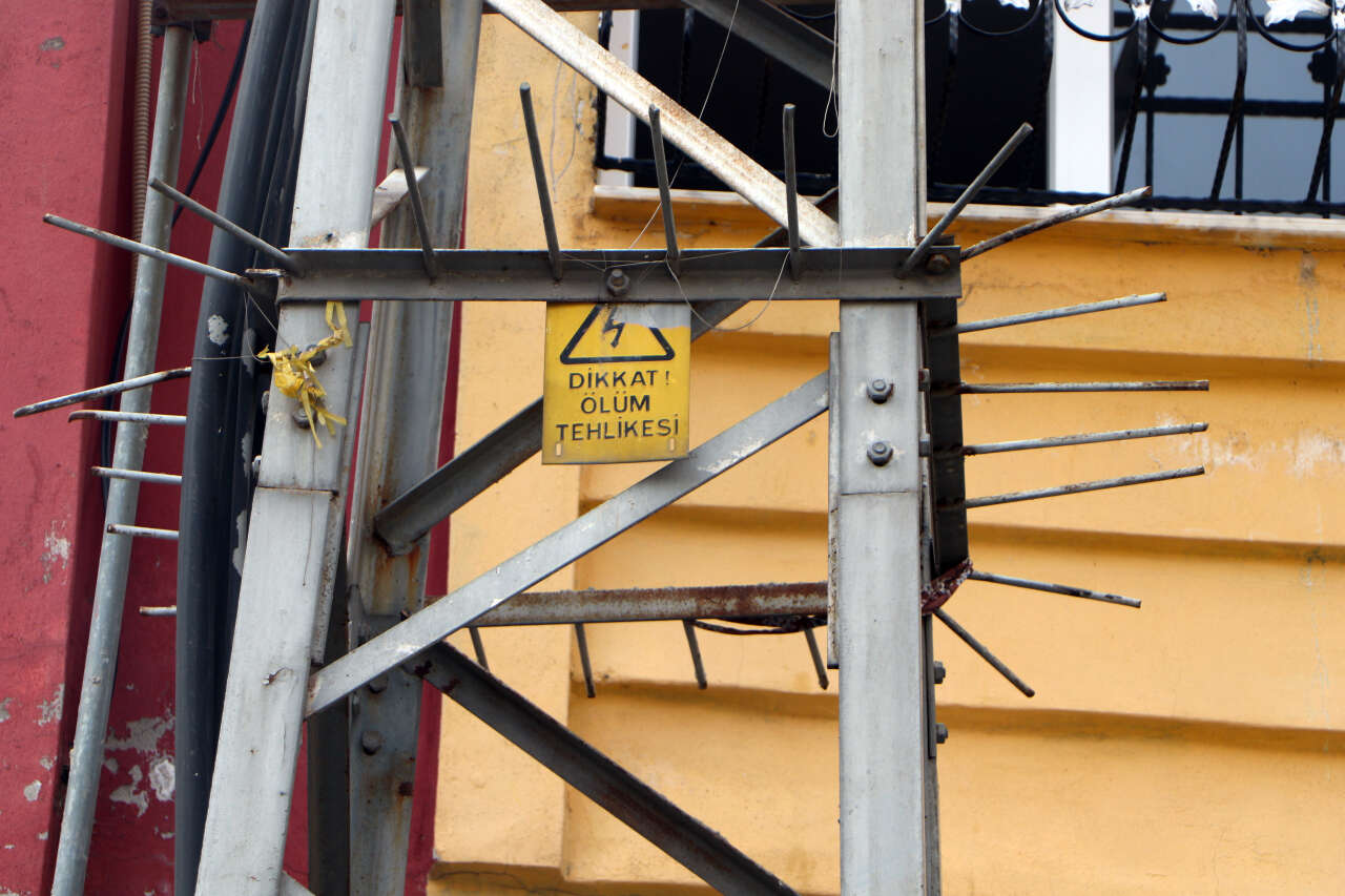 Uçurtma uçuran çocuk ölümden döndü 7